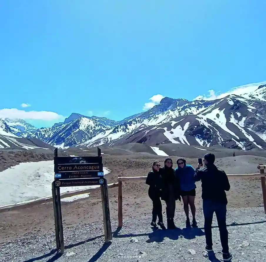 Paisaje andino durante el Tour de Alta Montaña en Mendoza